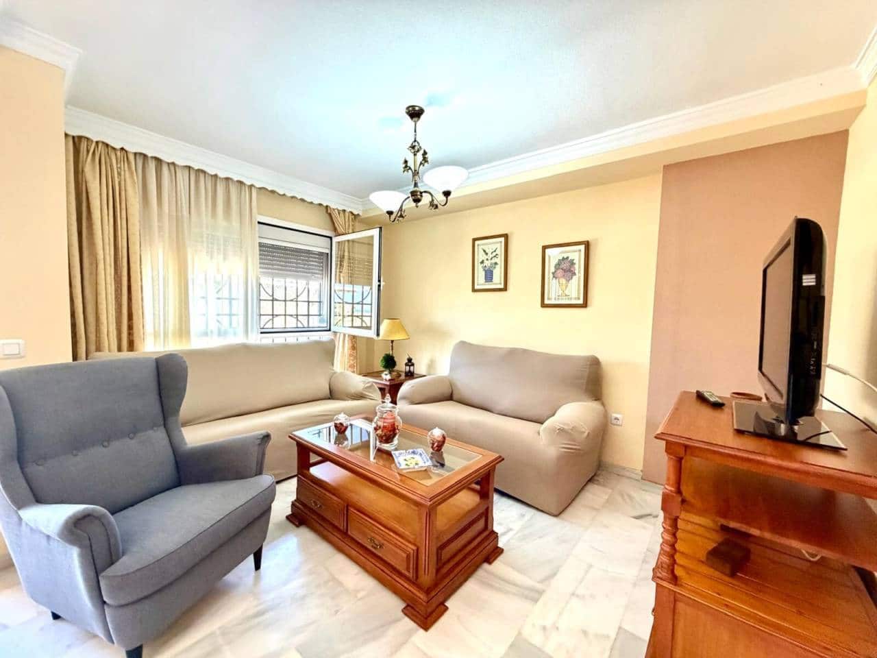 4 makuuhuone Rivitalo vuokrattavana paikassa Velez-Malaga mukana uima-altaan 
autotalli - 1 500 € (Ref: 10020013)