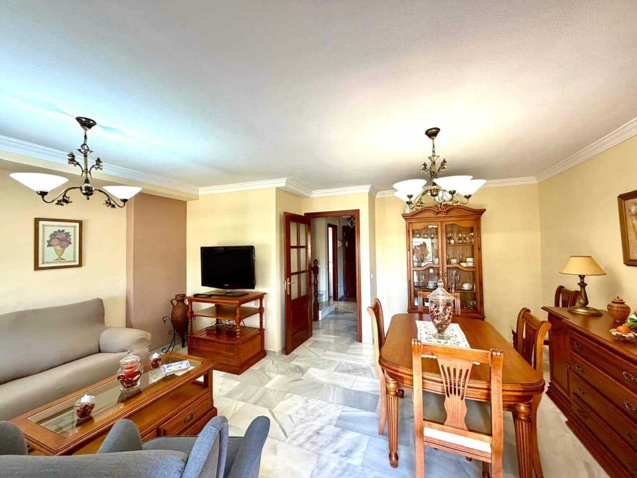 4 makuuhuone Rivitalo vuokrattavana paikassa Velez-Malaga mukana uima-altaan 
autotalli - 1 500 € (Ref: 10020013)