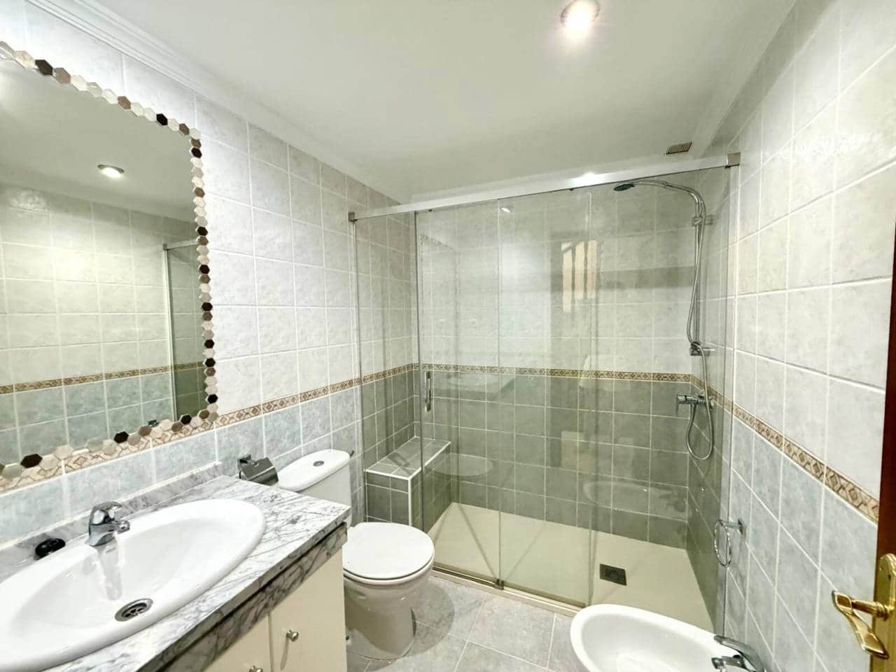 4 makuuhuone Rivitalo vuokrattavana paikassa Velez-Malaga mukana uima-altaan 
autotalli - 1 500 € (Ref: 10020013)