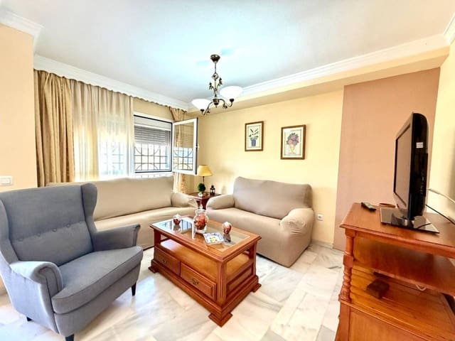 4 bedroom Terraced Villa for rent in Vélez-Málaga with pool garage - € 1,500 (Ref: 10020013)