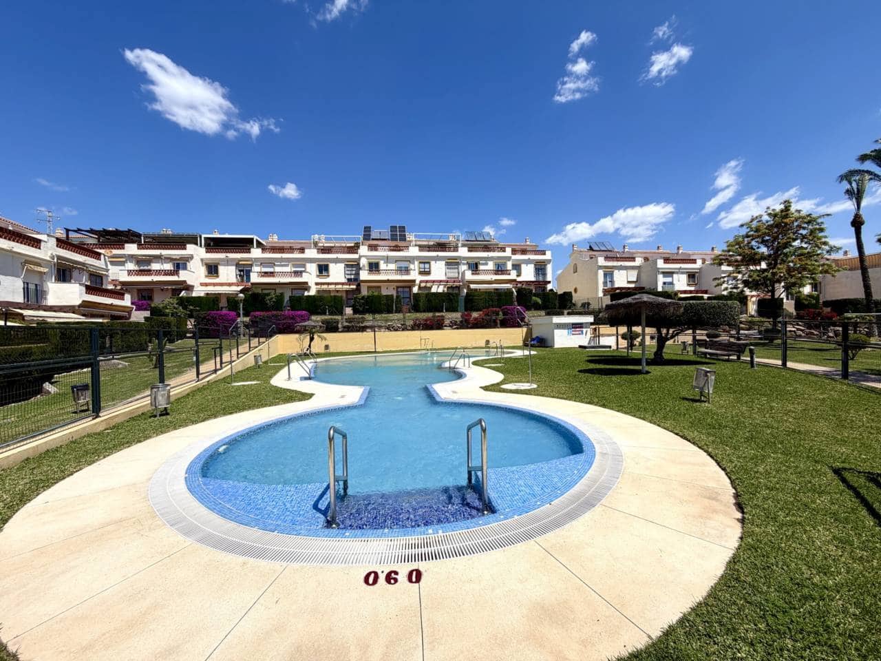 3 sovrum Radhus till salu i Torre de Benagalbon med pool garage - 498 000 € (Ref: 10029905)
