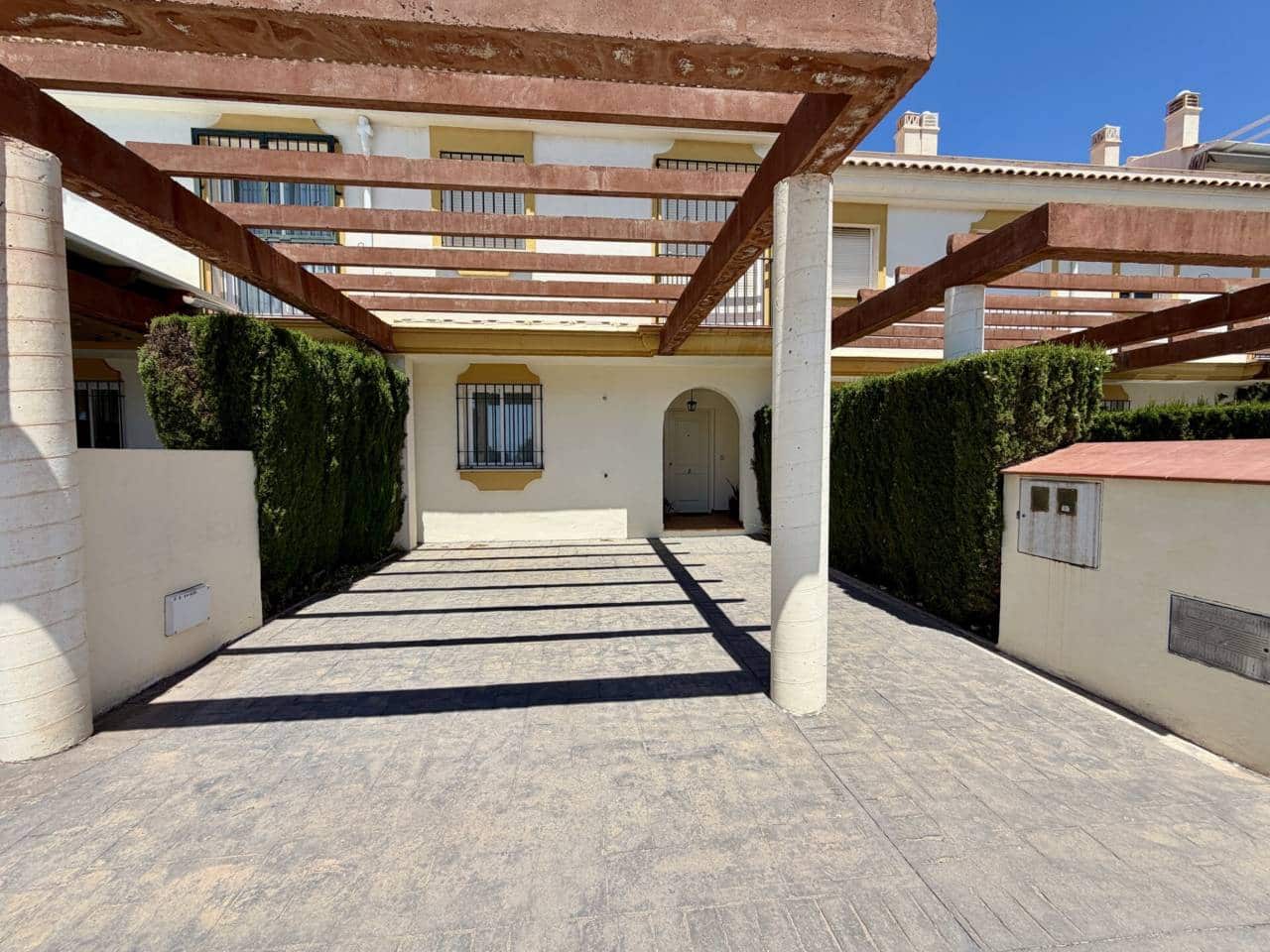 3 sovrum Radhus till salu i Torre de Benagalbon med pool garage - 498 000 € (Ref: 10029905)