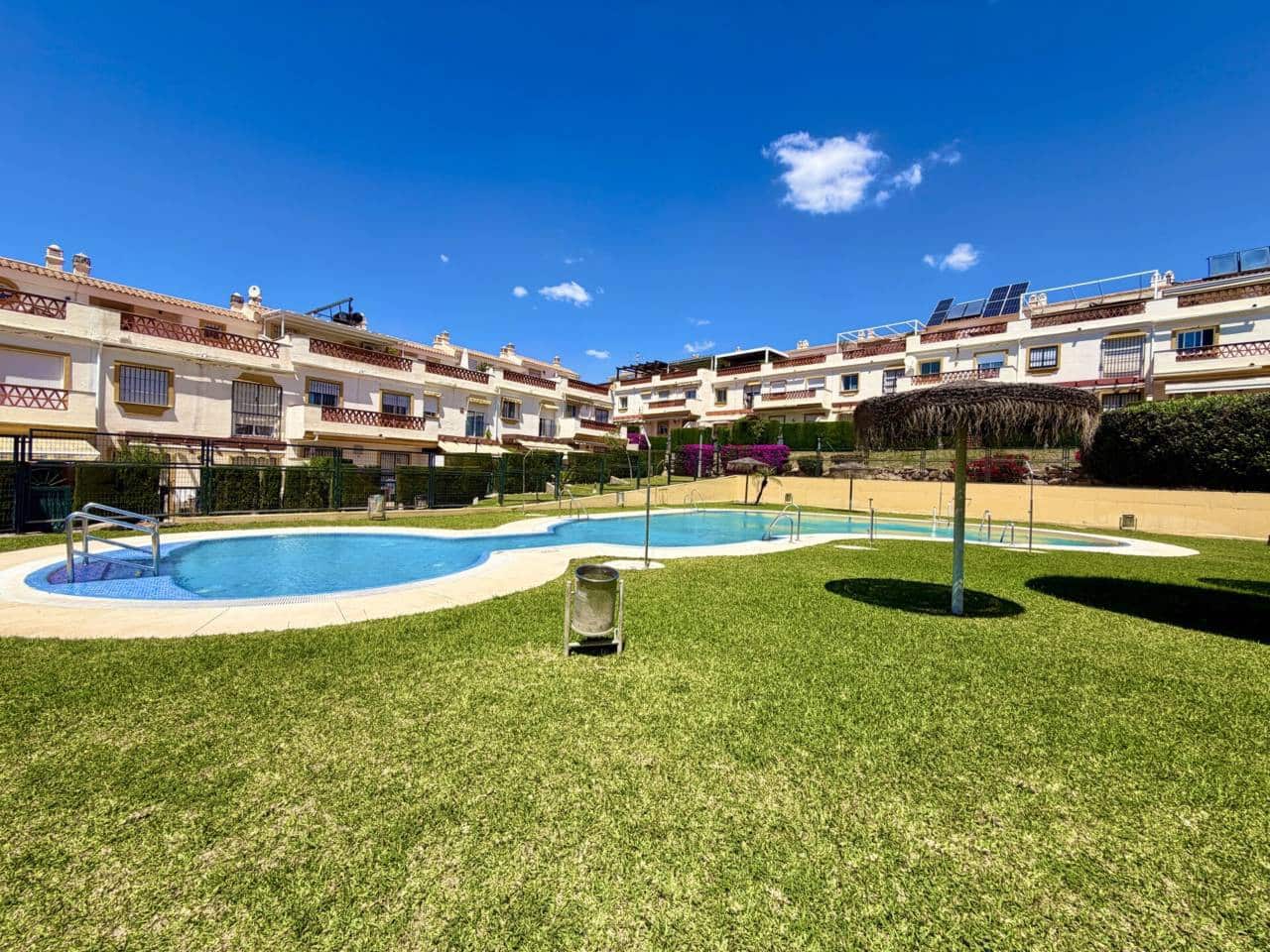 3 sovrum Radhus till salu i Torre de Benagalbon med pool garage - 498 000 € (Ref: 10029905)