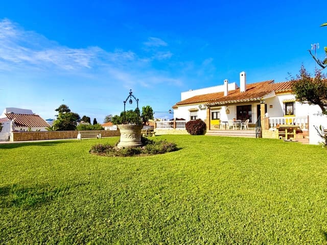 4 makuuhuone Huvila myytävänä paikassa Torre de Benagalbon, Rincón de la Victoria mukana uima-altaan 
autotalli - 849 500 € (Ref: 10031371)