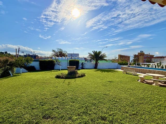 4 makuuhuone Huvila myytävänä paikassa Torre de Benagalbon, Rincón de la Victoria mukana uima-altaan 
autotalli - 849 500 € (Ref: 10031371)