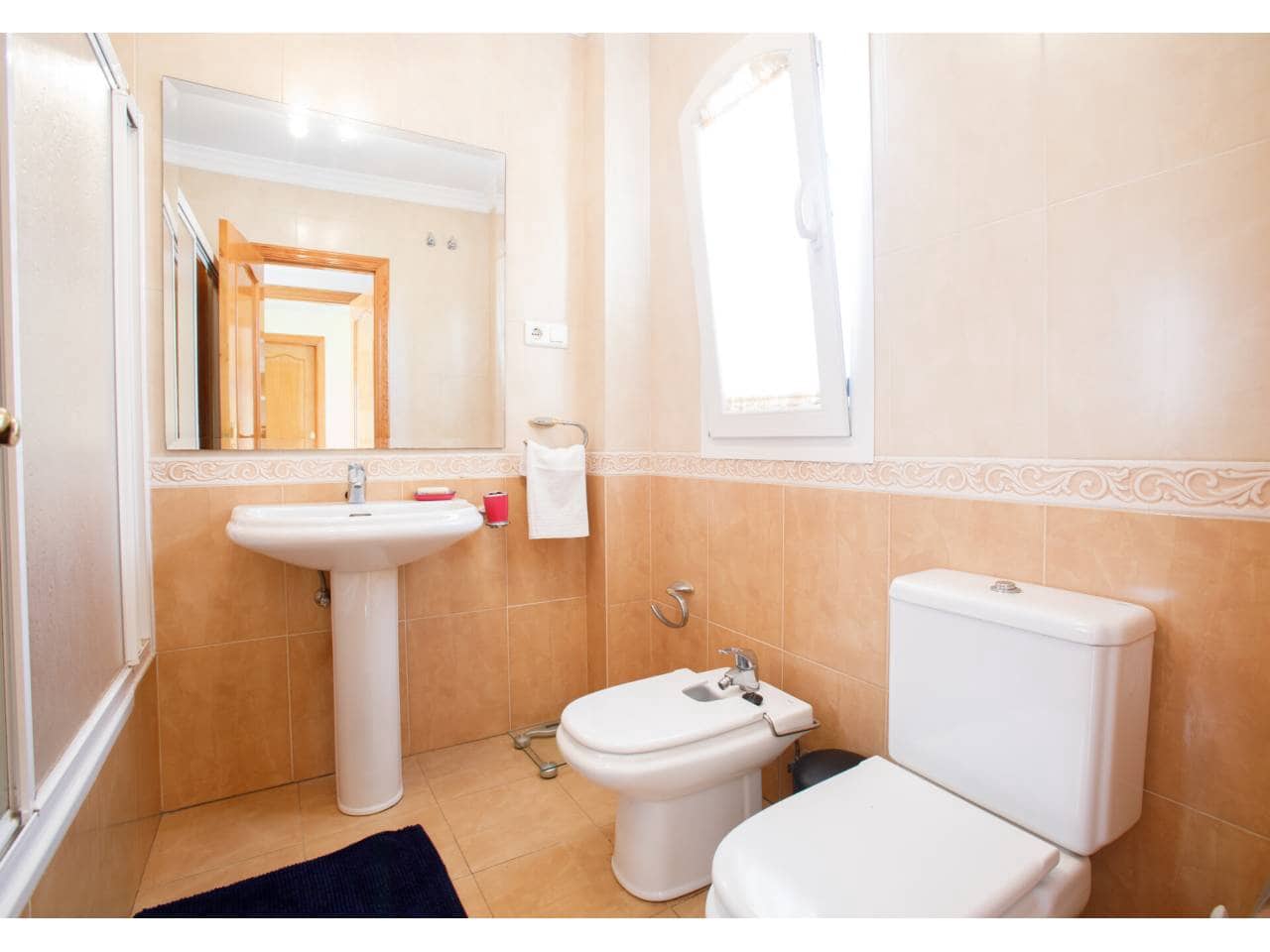 5 quarto Moradia para arrendar em Velez-Malaga com piscina garagem - 2 500 € (Ref: 10046655)