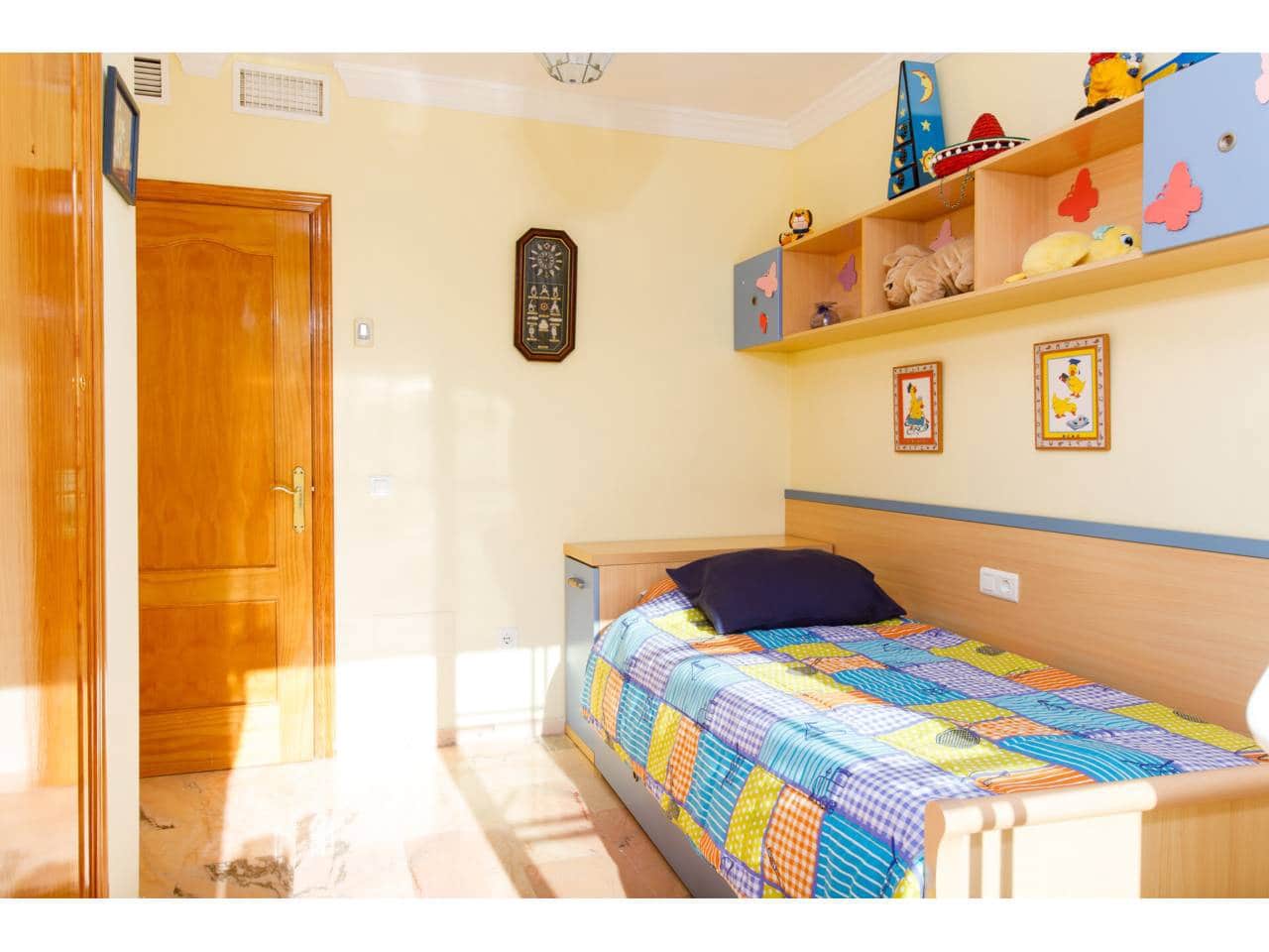 5 quarto Moradia para arrendar em Velez-Malaga com piscina garagem - 2 500 € (Ref: 10046655)