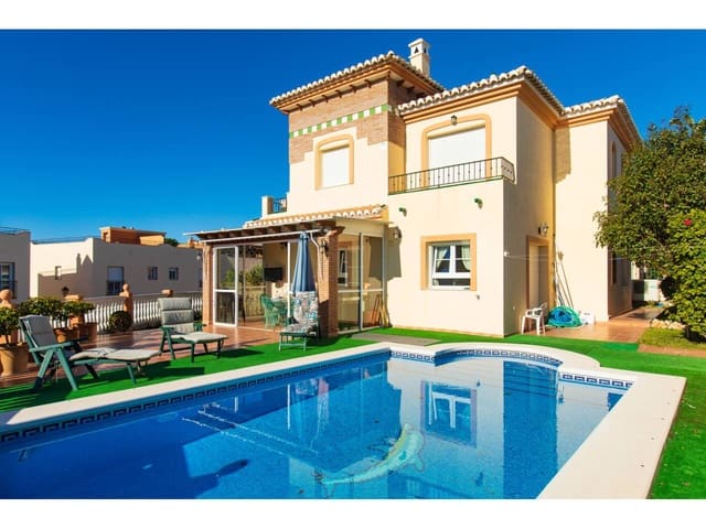 5 quarto Moradia para arrendar em Vélez-Málaga com piscina garagem - 2 500 € (Ref: 10046655)