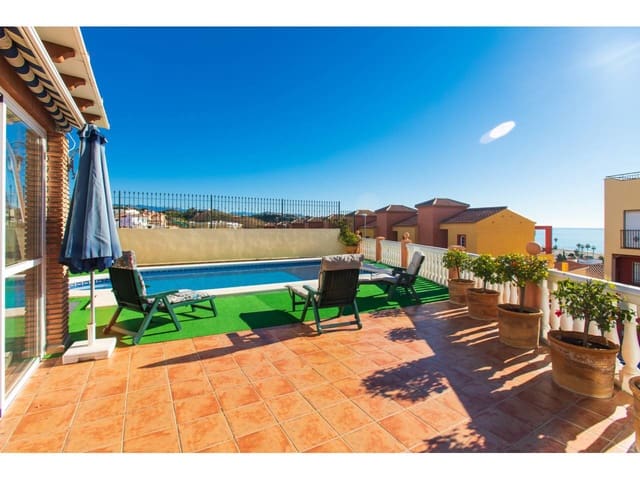 5 quarto Moradia para arrendar em Vélez-Málaga com piscina garagem - 2 500 € (Ref: 10046655)