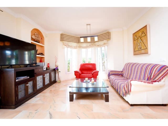 5 quarto Moradia para arrendar em Vélez-Málaga com piscina garagem - 2 500 € (Ref: 10046655)