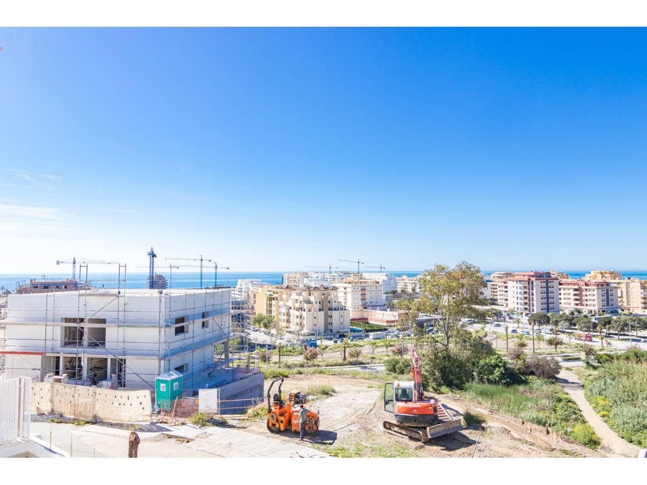 4 bedroom Semi-detached Villa for sale in Velez-Malaga with garage - € 630,000 (Ref: 10063672)