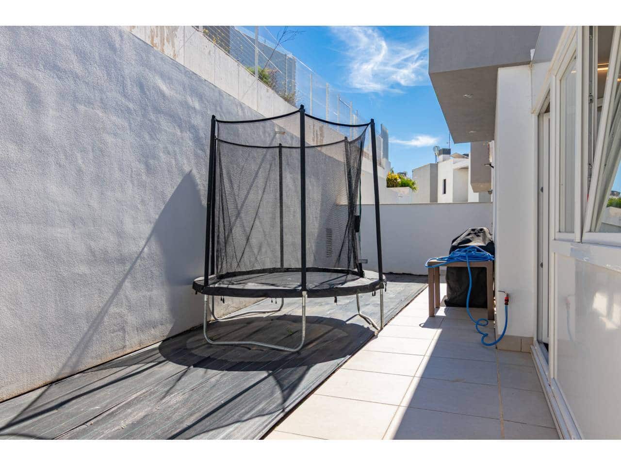 4 bedroom Semi-detached Villa for sale in Velez-Malaga with garage - € 630,000 (Ref: 10063672)