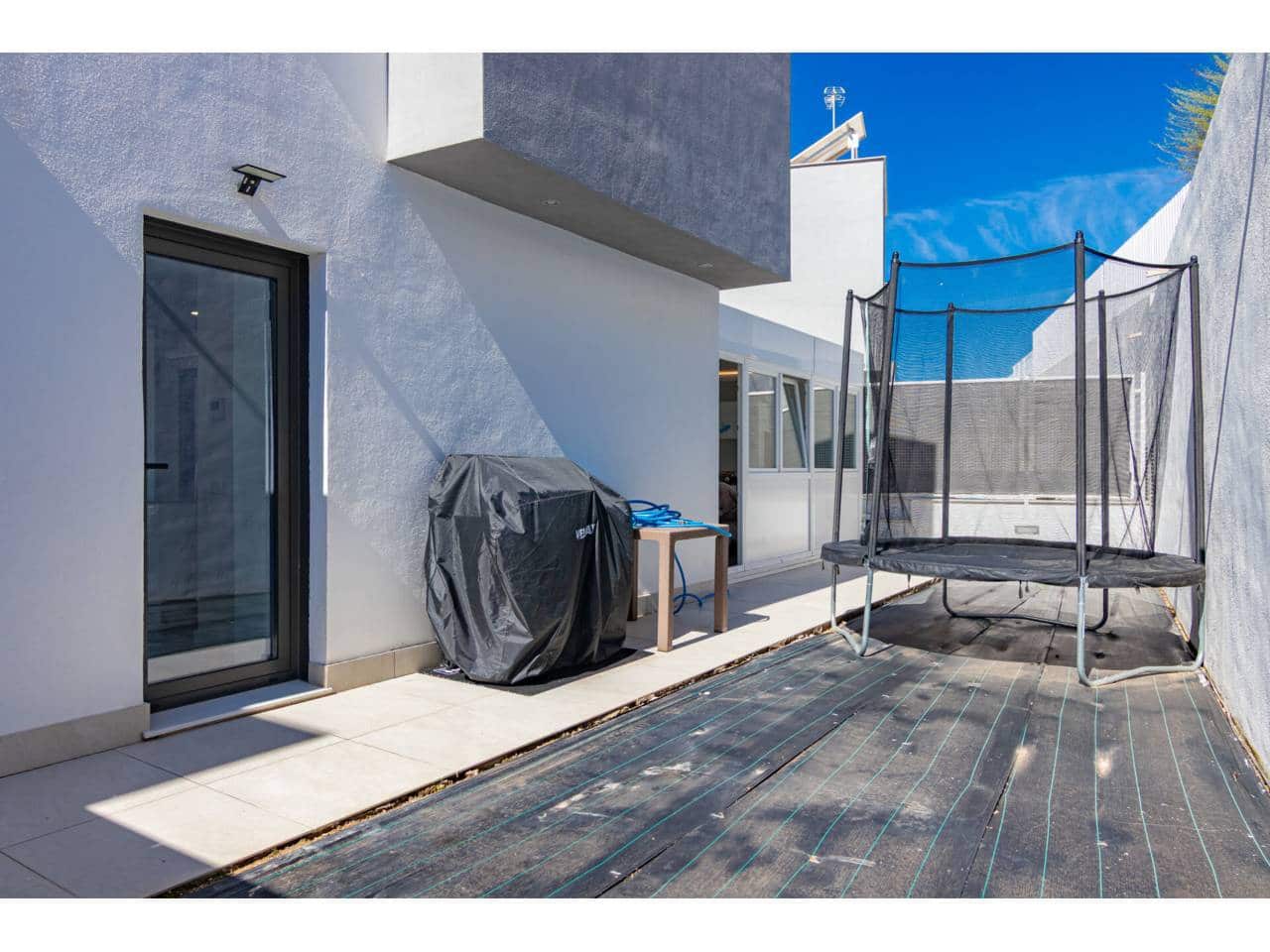 4 bedroom Semi-detached Villa for sale in Velez-Malaga with garage - € 630,000 (Ref: 10063672)