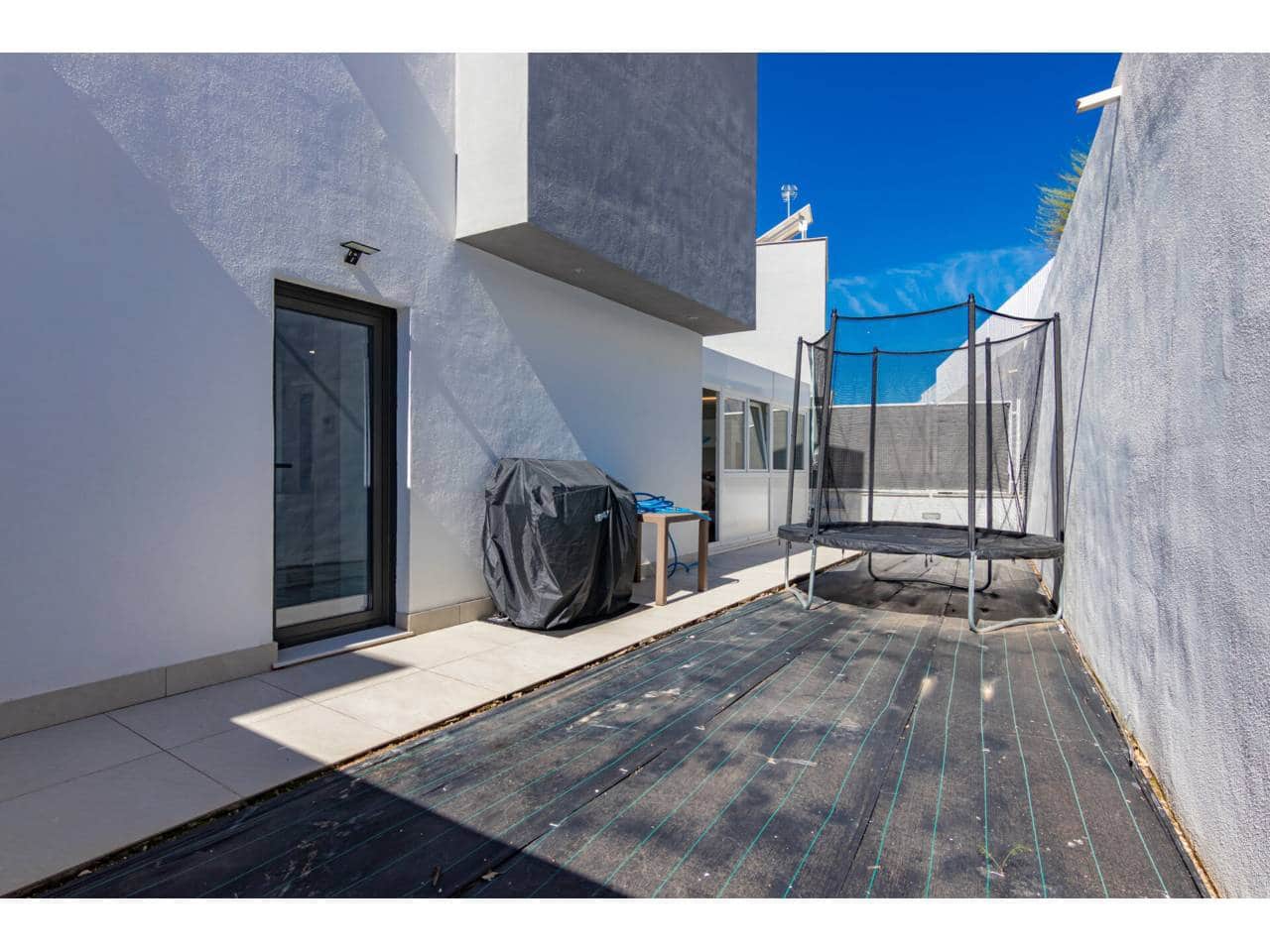 4 bedroom Semi-detached Villa for sale in Velez-Malaga with garage - € 630,000 (Ref: 10063672)
