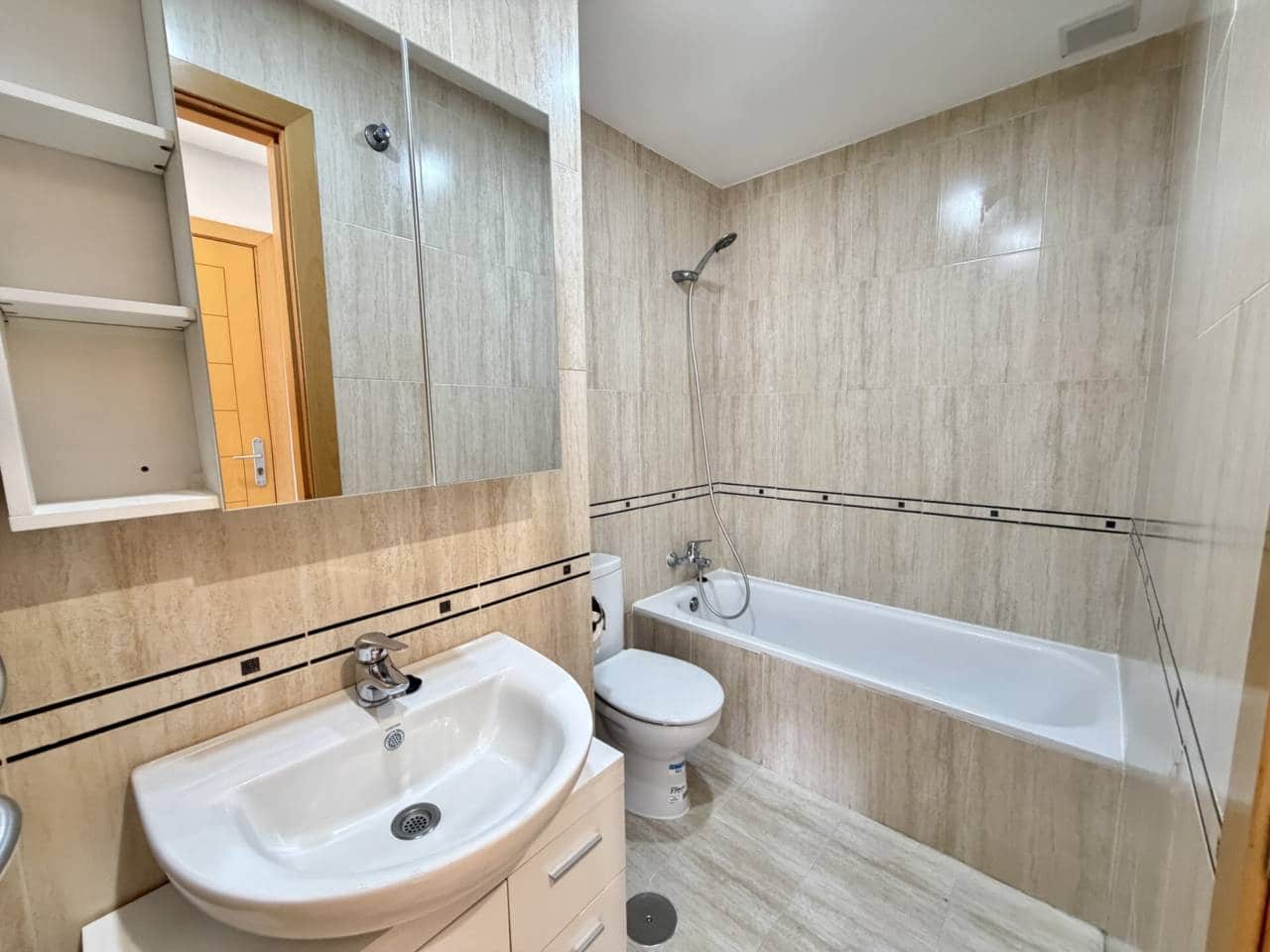 1 sovrum Lägenhet till salu i Torre de Benagalbon med garage - 270 000 € (Ref: 10094067)