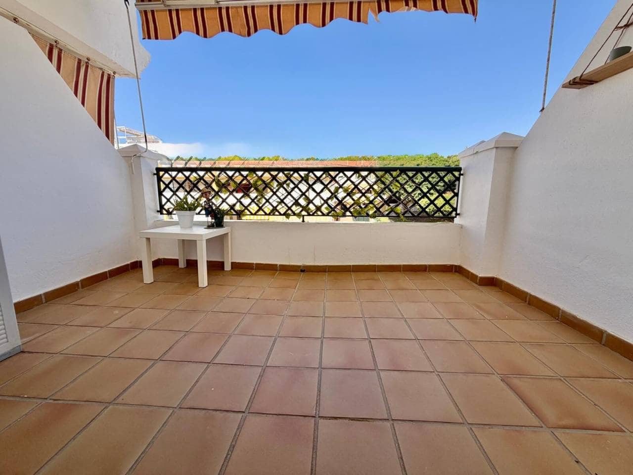 1 sovrum Lägenhet till salu i Torre de Benagalbon med garage - 270 000 € (Ref: 10094067)