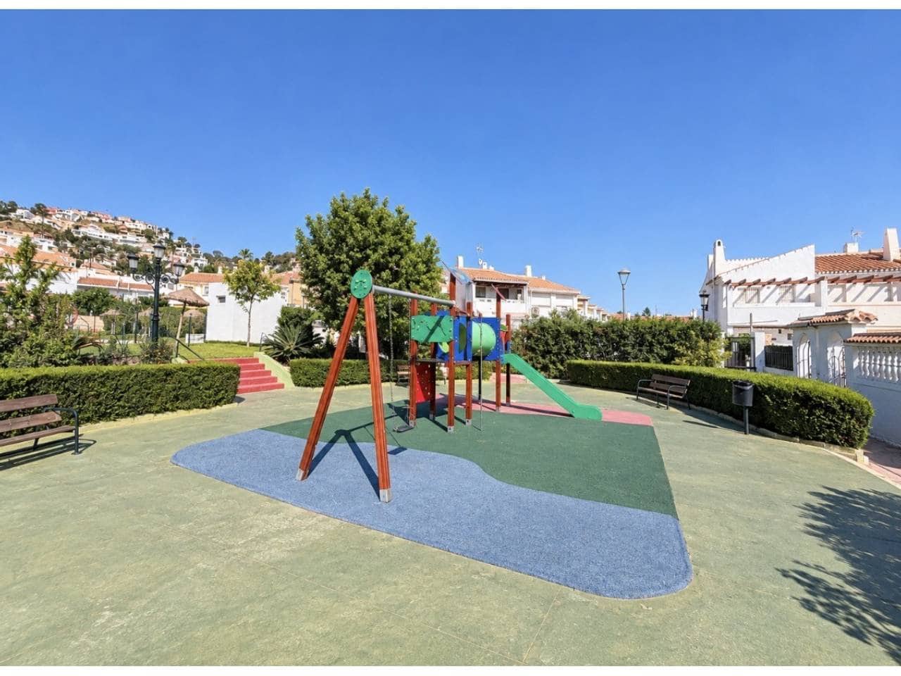 3 Zimmer Reihenhaus zu vermieten in Rincon de la Victoria mit Pool - 1.650 € (Ref: 10095647)
