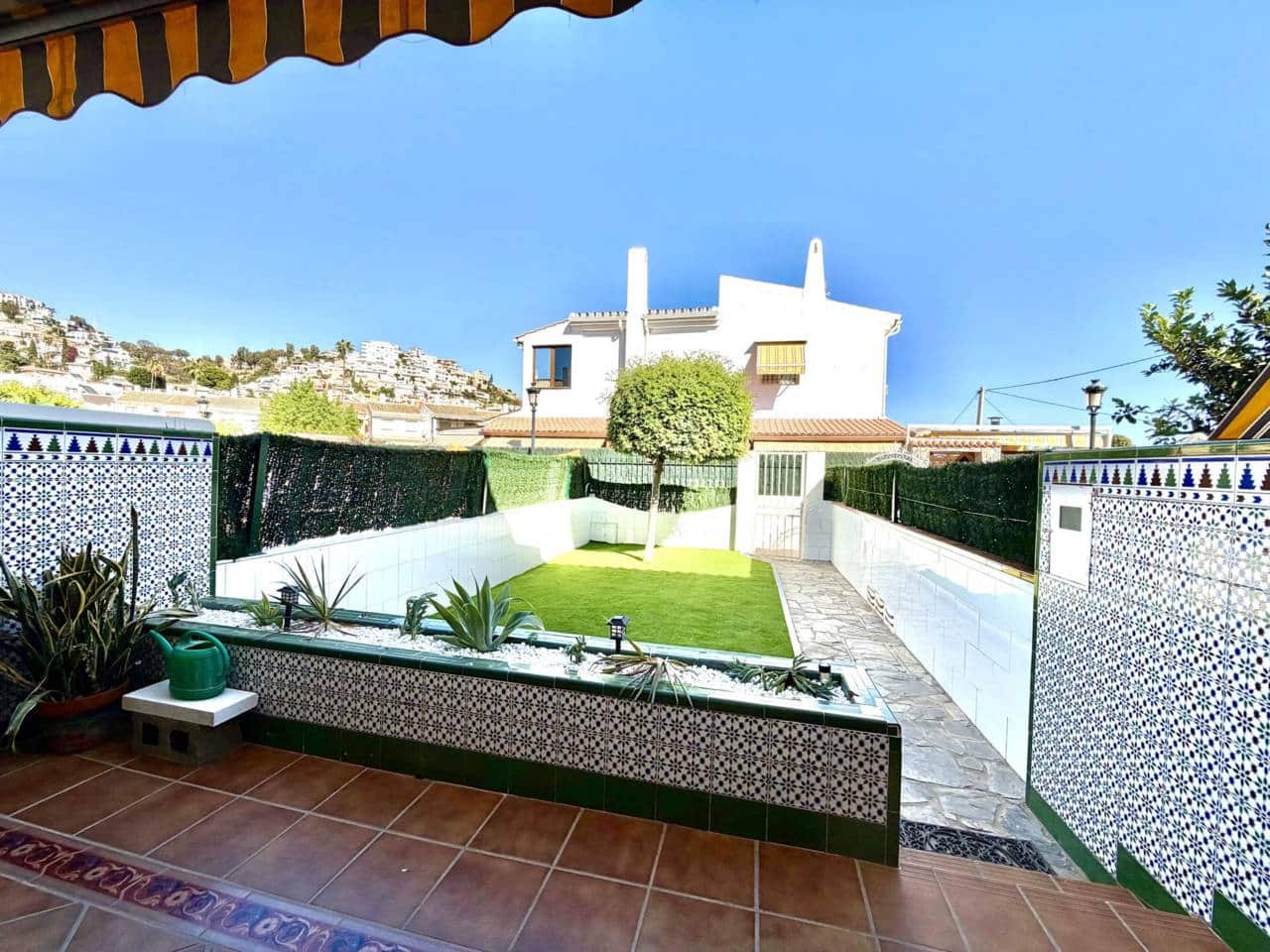 3 Zimmer Reihenhaus zu vermieten in Rincon de la Victoria mit Pool - 1.650 € (Ref: 10095647)
