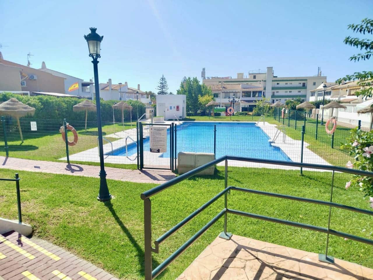 3 Zimmer Reihenhaus zu vermieten in Rincon de la Victoria mit Pool - 1.650 € (Ref: 10095647)