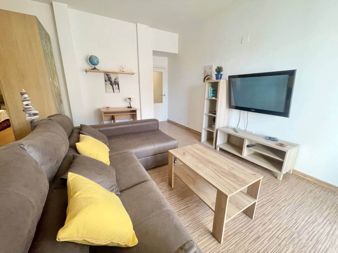 2 soveværelse Lejlighed til leje i Torre de Benagalbon med swimmingpool garage - € 900 (Ref: 10099563)