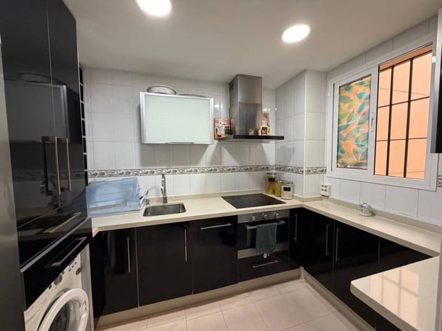 Appartement de 3 chambres à louer à Rincón de la Victoria avec garage - 1 100 € (Ref: 10118663)