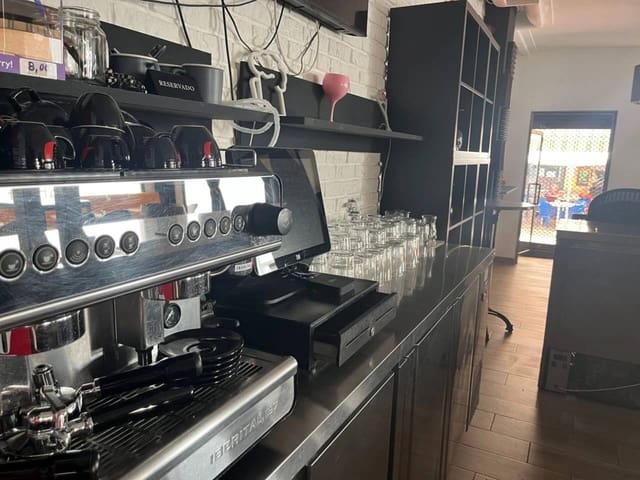 Ravintola/baari vuokrattavana paikassa Rincón de la Victoria - 1 300 € (Ref: 10145165)