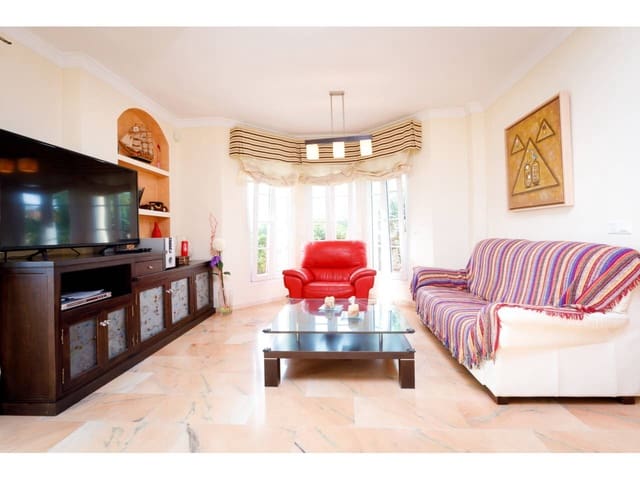 5 soveværelse Villa til leje i Vélez-Málaga med swimmingpool garage - € 2.200 (Ref: 10164010)