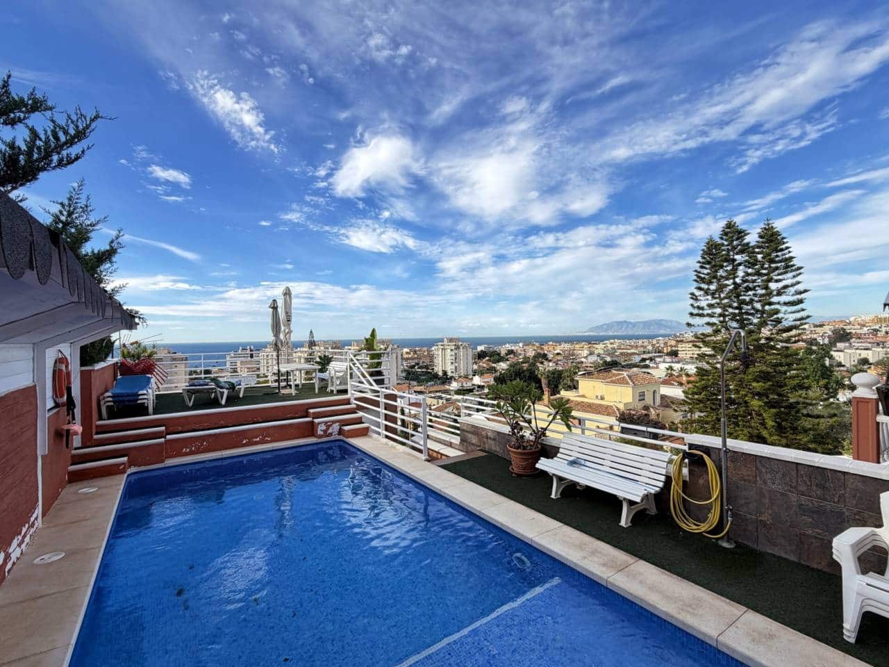 4 sypialnia Willa na sprzedaż w Rincon de la Victoria z basenem garażem - 870 000 € (Ref: 10173083)