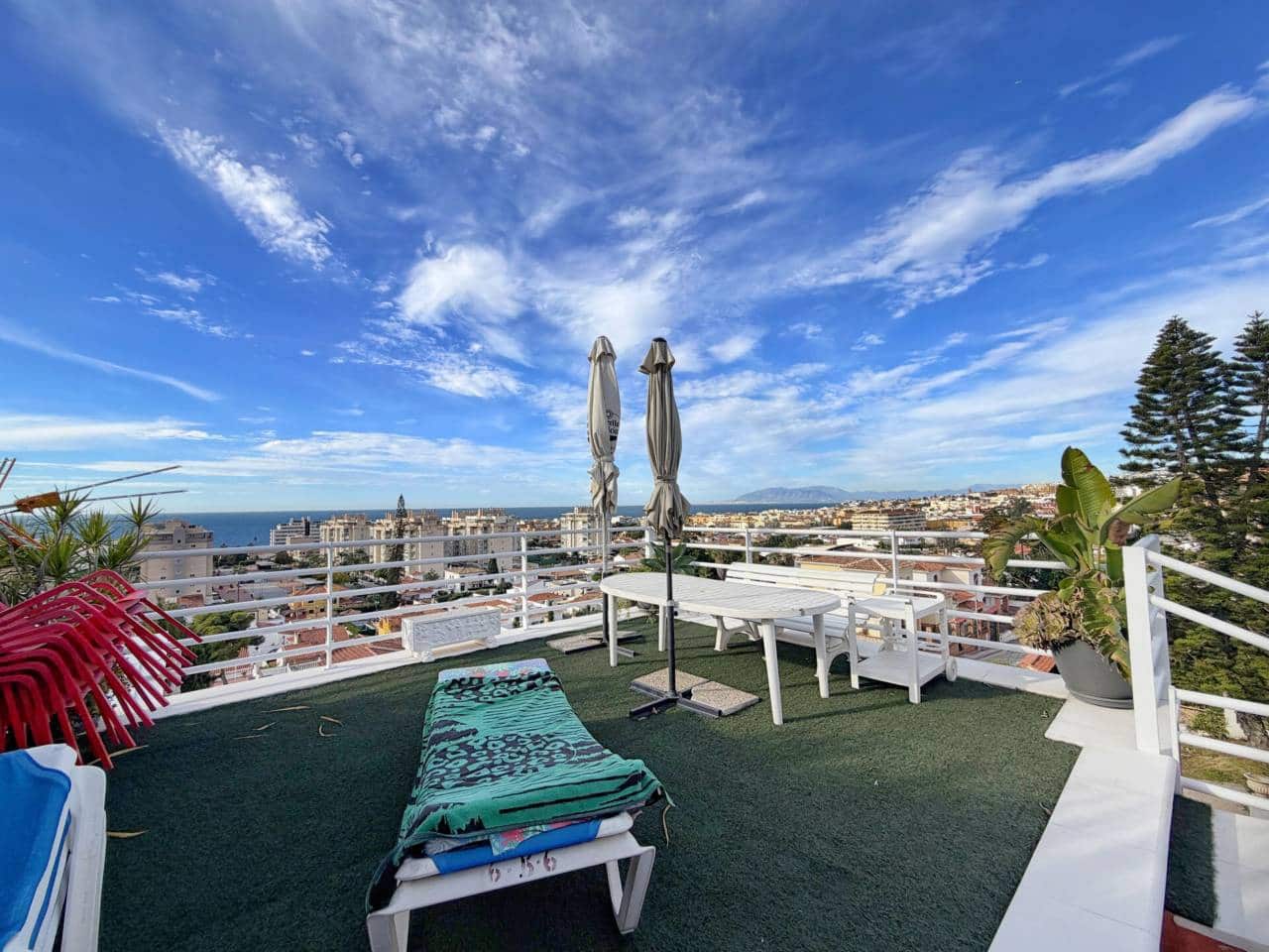 4 sypialnia Willa na sprzedaż w Rincon de la Victoria z basenem garażem - 870 000 € (Ref: 10173083)