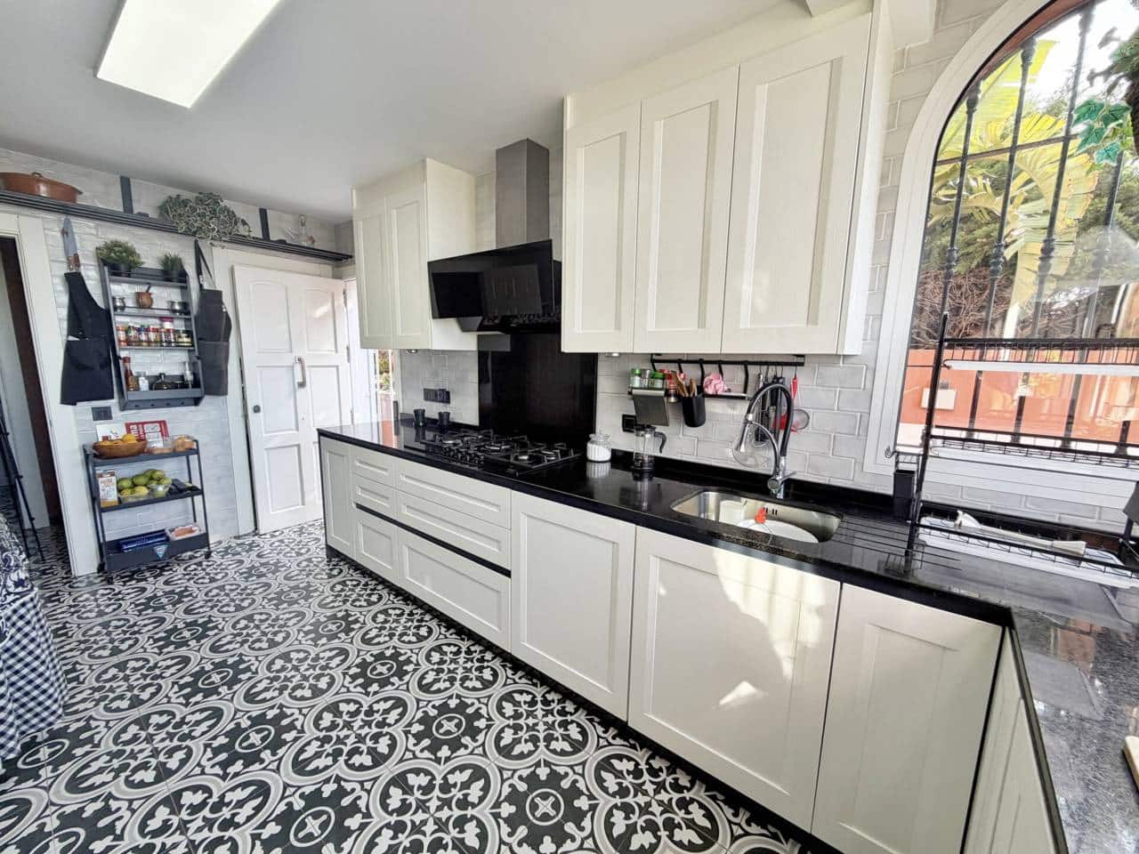 4 sypialnia Willa na sprzedaż w Rincon de la Victoria z basenem garażem - 870 000 € (Ref: 10173083)