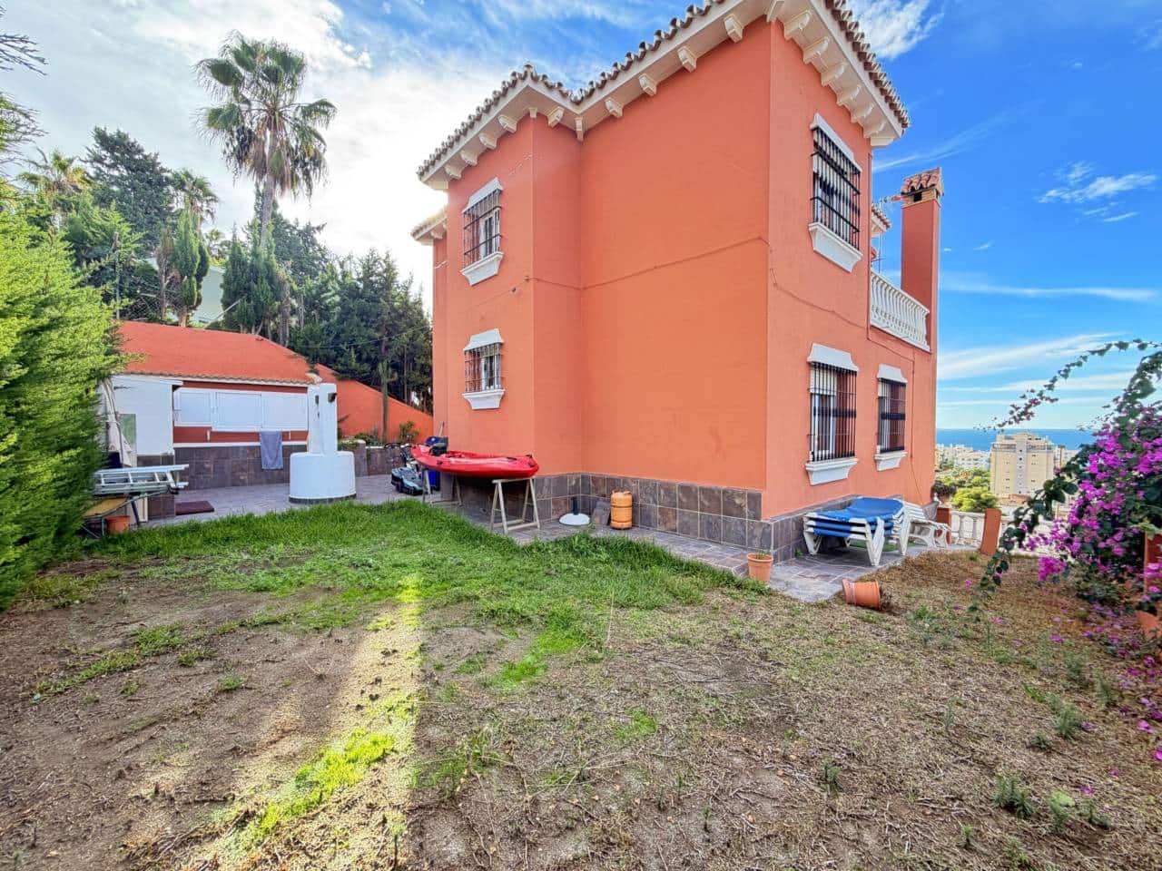 4 sypialnia Willa na sprzedaż w Rincon de la Victoria z basenem garażem - 870 000 € (Ref: 10173083)
