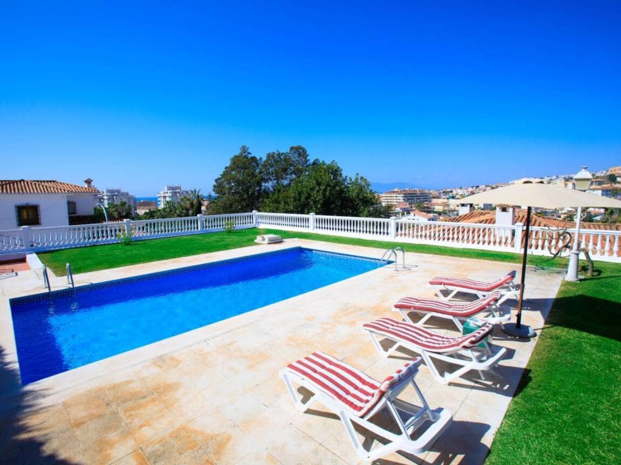 Chalet de 4 habitaciones en Rincón de la Victoria en venta con piscina garaje - 875.000 € (Ref: 10176191)