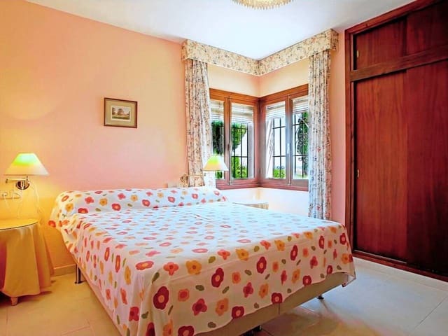 Chalet de 4 habitaciones en Rincón de la Victoria en venta con piscina garaje - 875.000 € (Ref: 10176191)