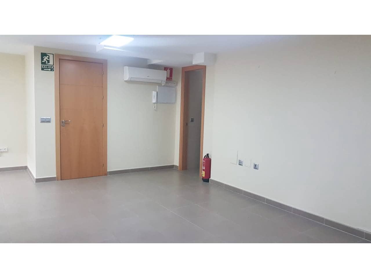 Commercial for rent in Rincon de la Victoria - € 550 (Ref: 7310376)