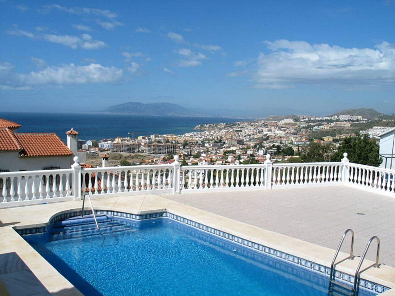 6 bedroom Villa for sale in Rincon de la Victoria with pool garage - € 995,000 (Ref: 7677196)