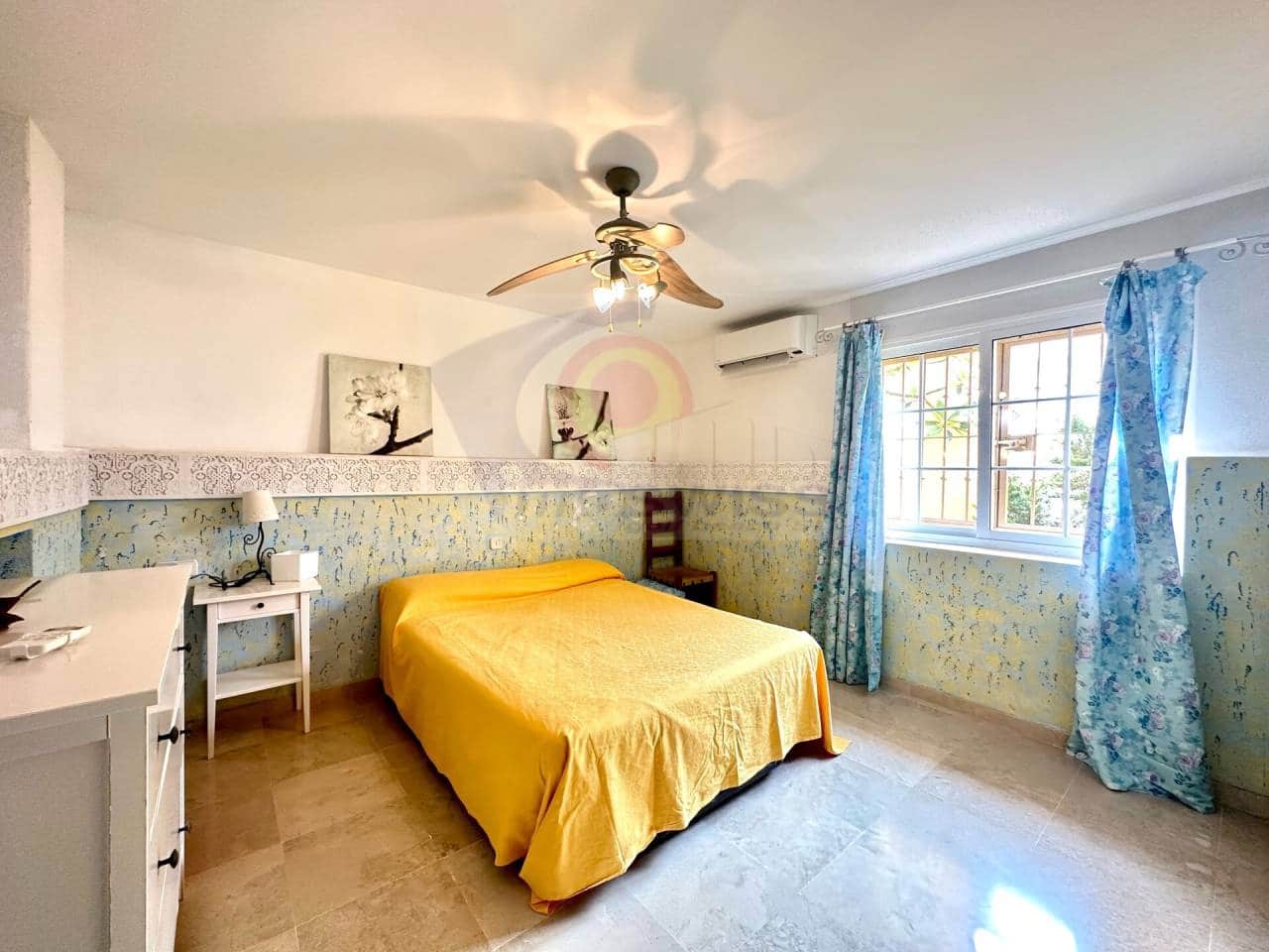 6 bedroom Villa for sale in Rincon de la Victoria with pool garage - € 995,000 (Ref: 7677196)