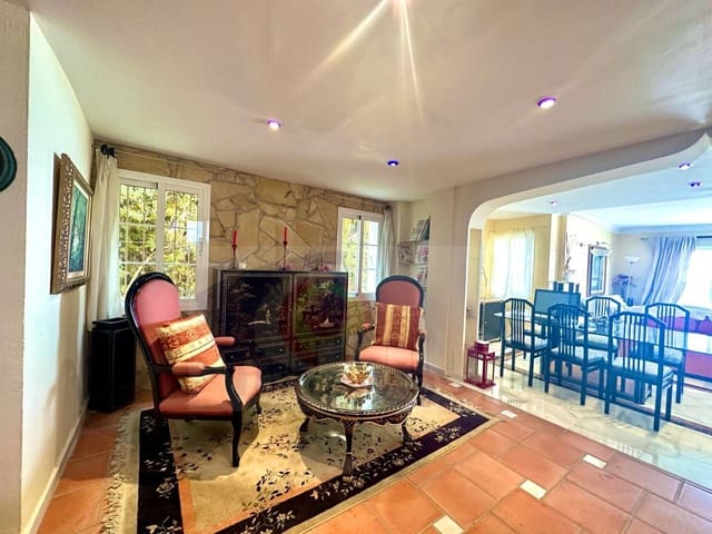 6 soverom Villa til salgs i Rincón de la Victoria med svømmebasseng garasje - € 995 000 (Ref: 7677196)