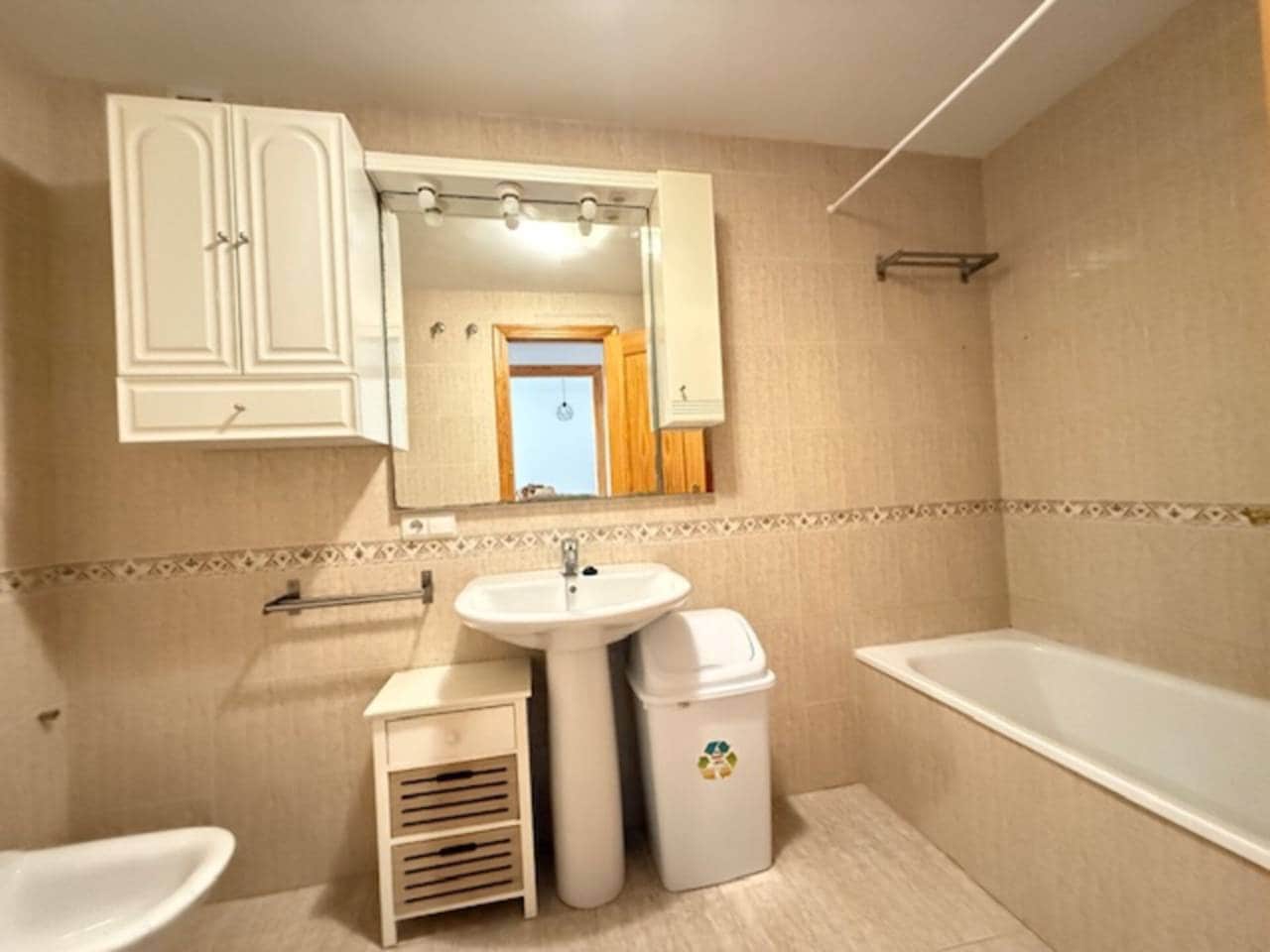 2 bedroom Flat for rent in Velez-Malaga with pool garage - € 950 (Ref: 8693267)