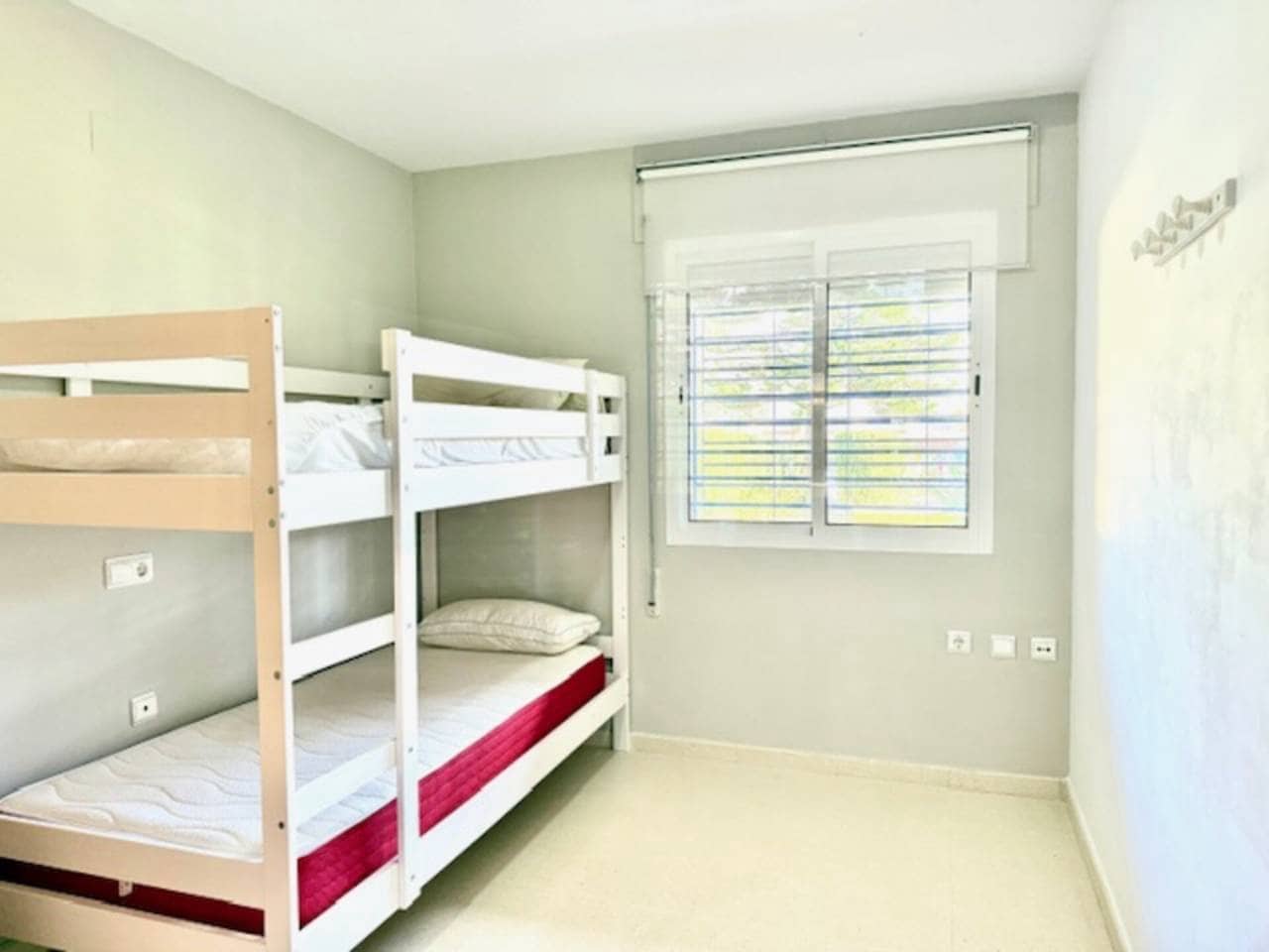 2 bedroom Flat for rent in Velez-Malaga with pool garage - € 950 (Ref: 8693267)