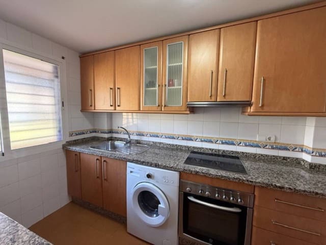 2 makuuhuone Asunto vuokrattavana paikassa Vélez-Málaga mukana uima-altaan 
autotalli - 950 € (Ref: 8693267)