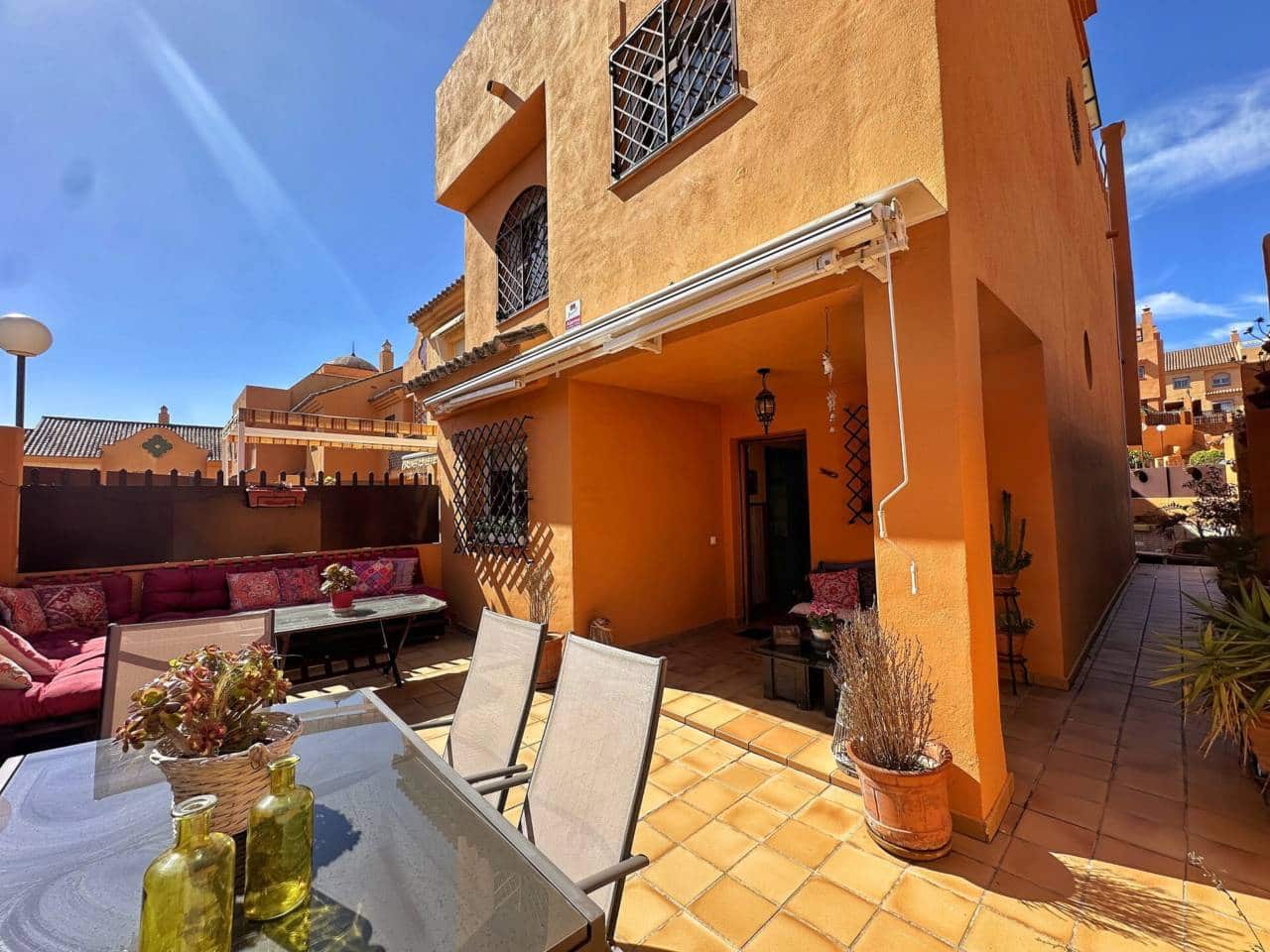 3 soverom Kjedet enebolig til salgs i Rincon de la Victoria med svømmebasseng garasje - € 498 000 (Ref: 8896098)