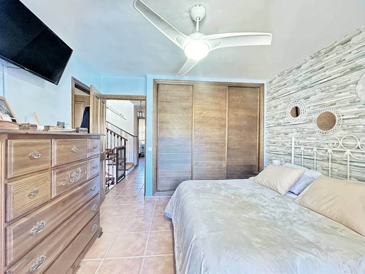 3 soverom Kjedet enebolig til salgs i Rincon de la Victoria med svømmebasseng garasje - € 498 000 (Ref: 8896098)