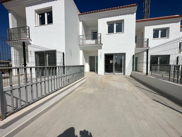 3 soveværelse Rækkehus til salg i Vélez-Málaga med swimmingpool garage - € 345.400 (Ref: 9081197)