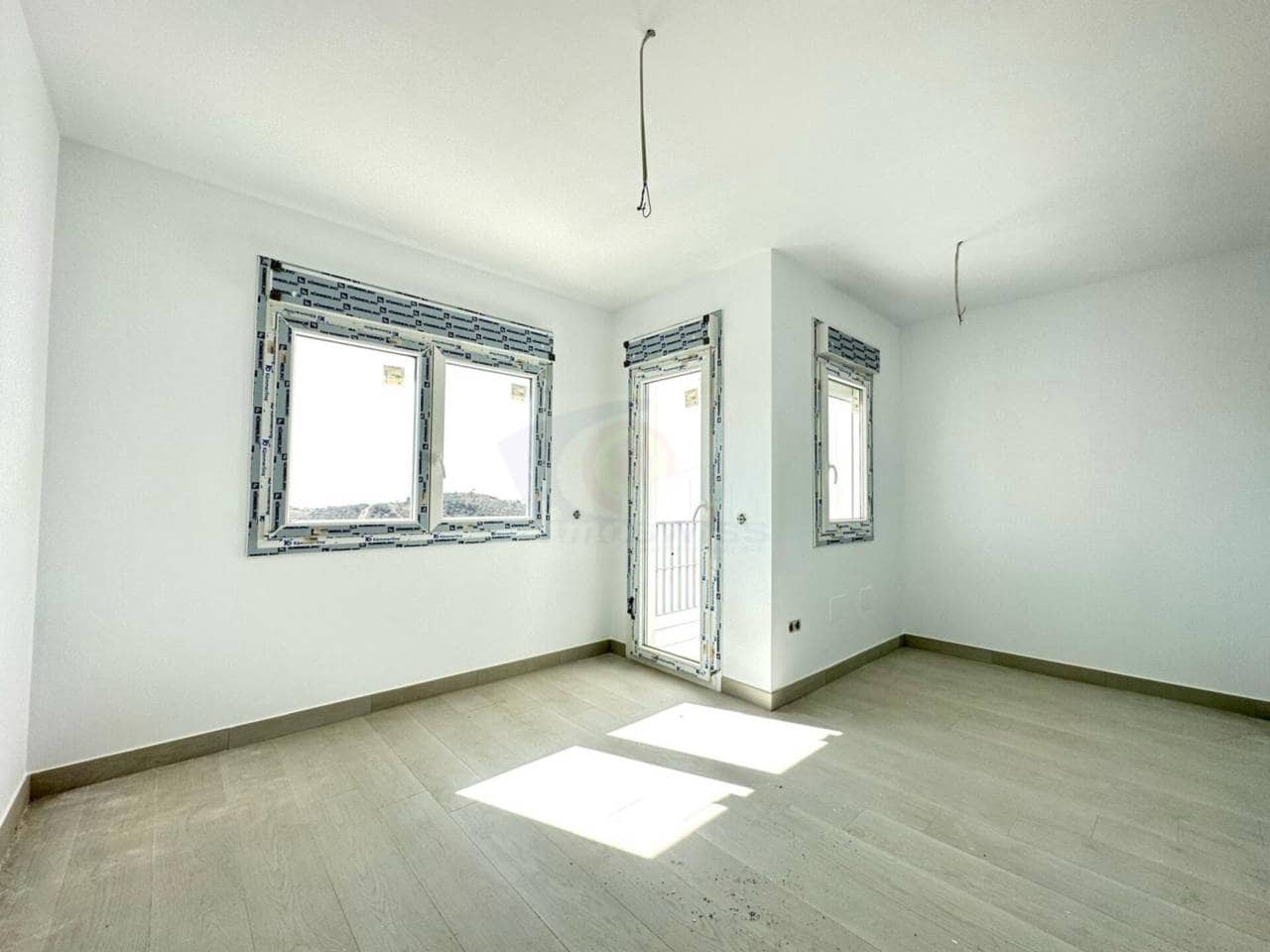 3 soveværelse Rækkehus til salg i Velez-Malaga med swimmingpool garage - € 345.400 (Ref: 9081197)