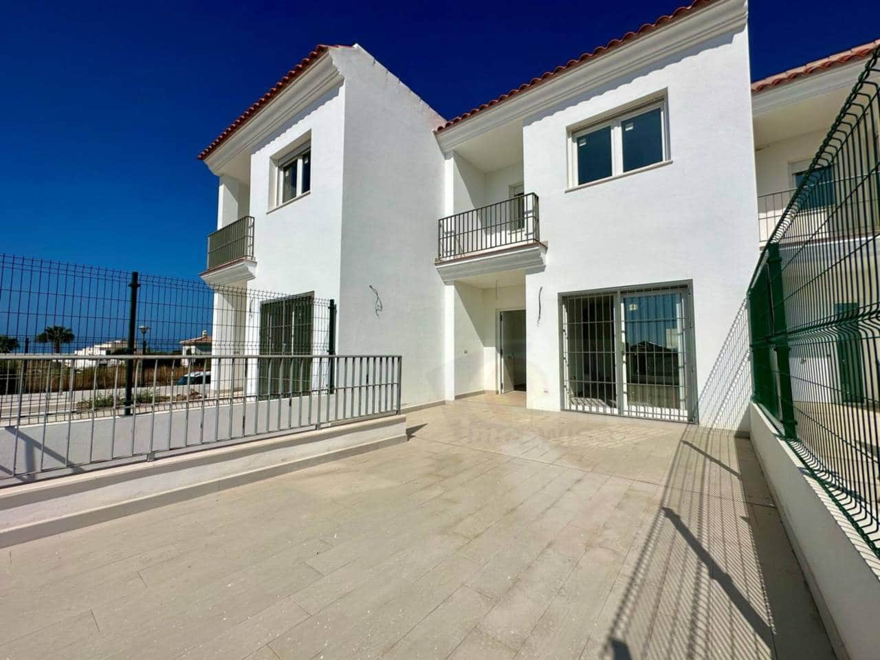 3 soveværelse Rækkehus til salg i Velez-Malaga med swimmingpool garage - € 345.400 (Ref: 9081197)