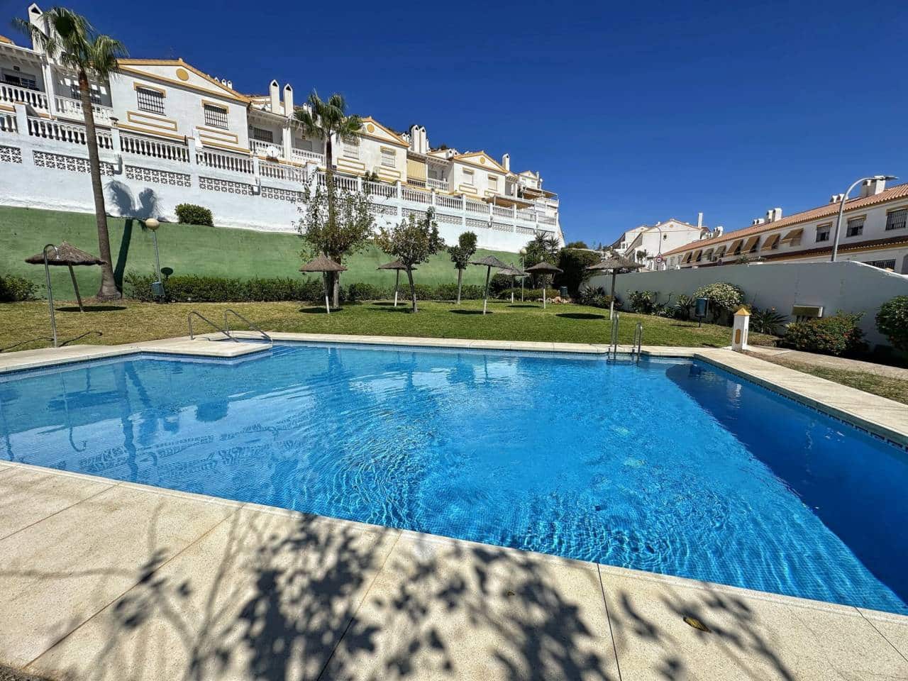 3 soveværelse Rækkehus til salg i Rincon de la Victoria med swimmingpool garage - € 487.000 (Ref: 9235888)