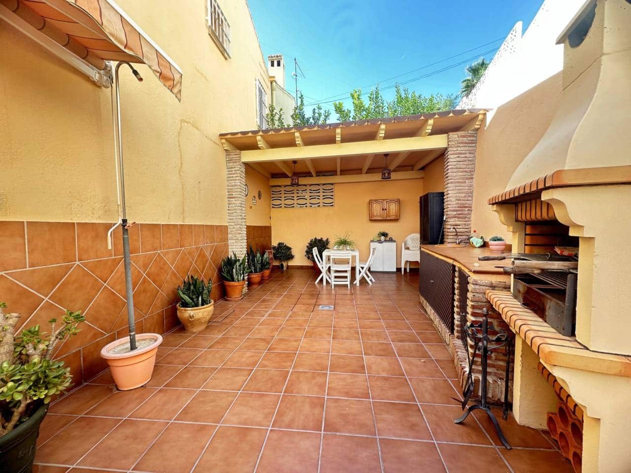 4 soverom Villa til salgs i Rincon de la Victoria med svømmebasseng garasje - € 685 000 (Ref: 9272048)