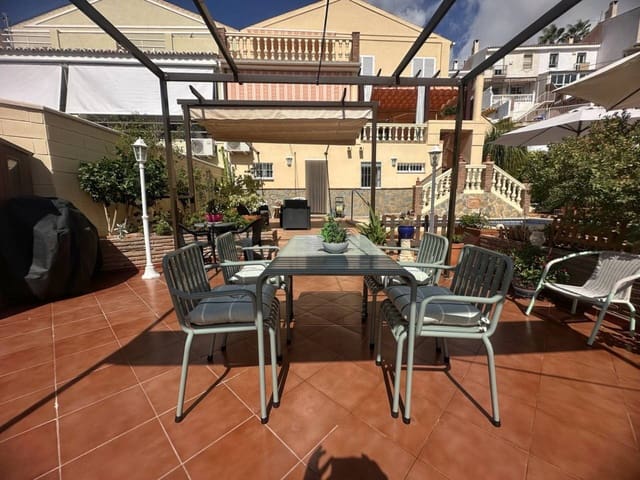 4 soverom Villa til salgs i Rincón de la Victoria med svømmebasseng garasje - € 685 000 (Ref: 9272048)