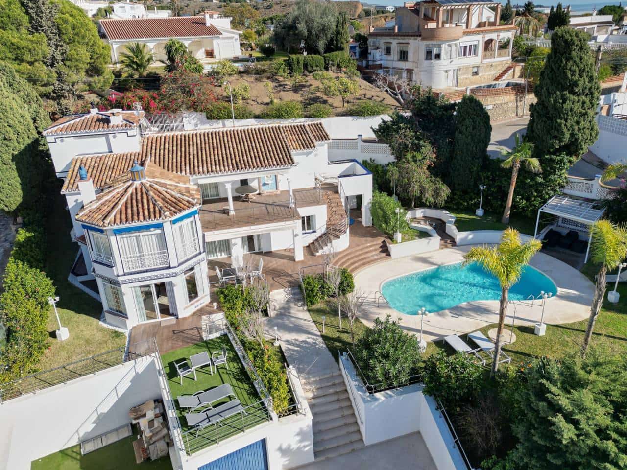 7 soverom Villa til salgs i Velez-Malaga med svømmebasseng garasje - € 1 200 000 (Ref: 9300339)