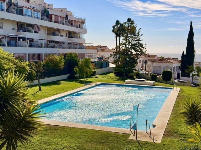 2 bedroom Flat for sale in Rincón de la Victoria with pool garage - € 296,000 (Ref: 9376439)